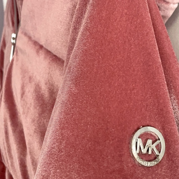 MICHAEL KORS
Girls Hooded Velvet Puffer Jacket - Picture 4 of 4